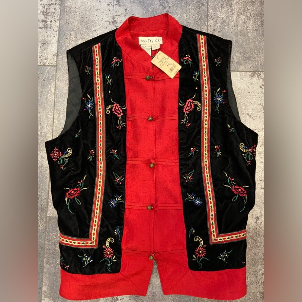 Ann Taylor elegant vest, exotic embroidery flowers